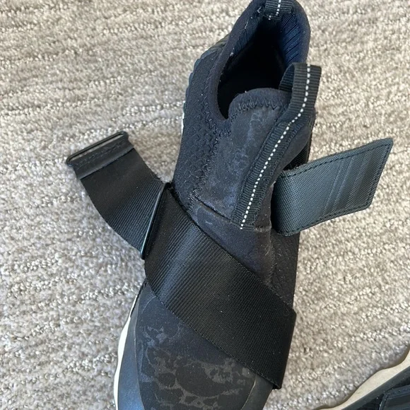 Sorel black high top sneakers 6.5 - Picture 5 of 9